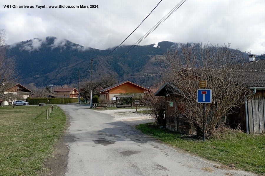 La véloroute Léman-Montblanc, dite V-61 arrive au Fayet par la petite porte (mars 2024)