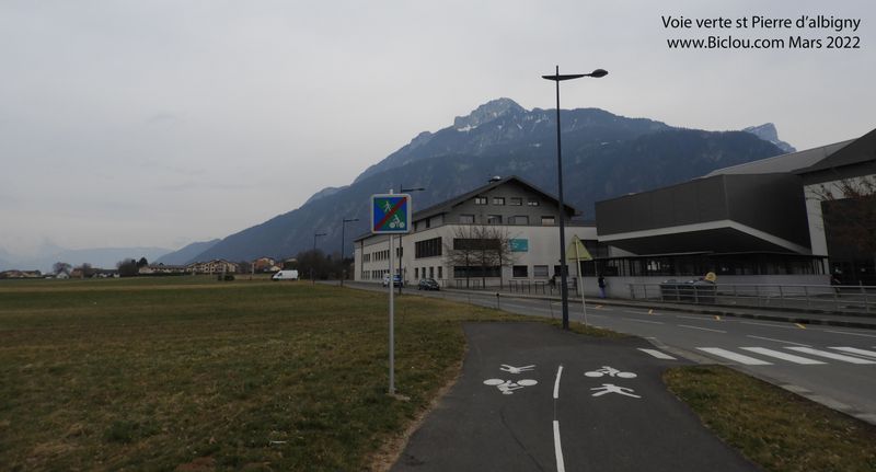 Fin voie verte : st Pierre en Faucigny zentrum , un peu plus loin (aucune indication)